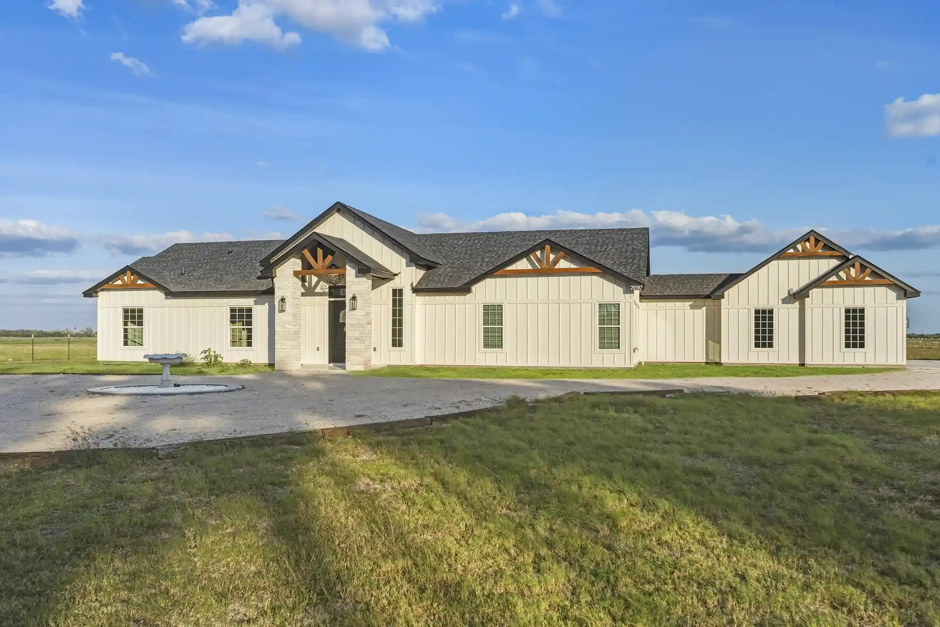 Modern Farmhouse — photo 6 of 30