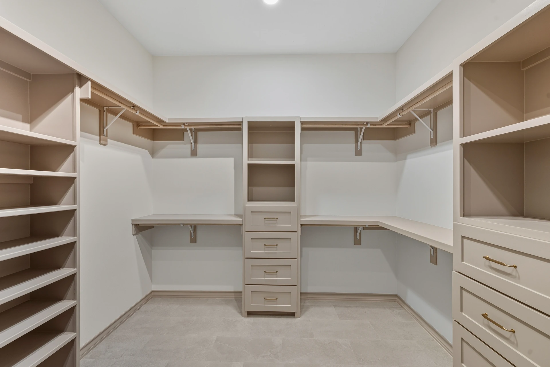 Modern Farmhouse — photo 19 of 30
